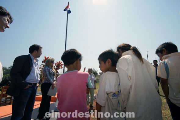 El profesor Pedro Luís Peña, director de la Escuela Básica Nro. 1298 “Coronel Félix Bogado”, manifestó su agradecimiento por las obras, que renovaron totalmente el local completo de la institución educativa. (Foto: Diego Lozano).