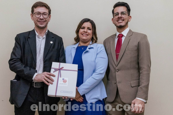 Participaron del acto de acreditación la rectora Dra. Silvia Brizuela, el decano de la Facultad de Ciencias de la Salud Dr. Nery Cáceres, y el coordinador de Gestión de Calidad Institucional Dr. Lucas Loreiro. (Foto: Gacetilla de Prensa de Universidad Sudamericana).