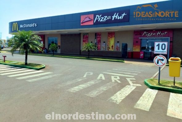 Planet Outlet seguirá siendo una muy buena elección a la hora de pasear y hacer compras. Con amplio estacionamiento, seguridad, y un enorme patio de comidas climatizado, locales y turistas eligen todo el año visitar el primer outlet de Paraguay. (Foto: Diego Lozano para Ideas del Norte Consultora Publicitaria).