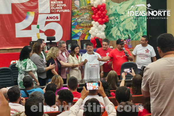 Carlos Bernardo agradeció la invitación que recibió para firmar su afiliación al PT, confirmando que su mayor misión será de contribuir directamente el fortalecimiento del partido en Ponta Porã y en toda la región de frontera. (Foto: Diego Lozano para Ideas del Norte Consultora Publicitaria).