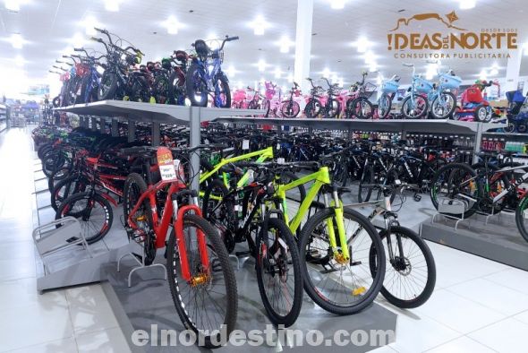 Planet Outlet seguirá siendo una muy buena elección a la hora de pasear y hacer compras. Con amplio estacionamiento, seguridad, y un enorme patio de comidas climatizado, locales y turistas eligen todo el año visitar el primer outlet de Paraguay. (Foto: Diego Lozano para Ideas del Norte Consultora Publicitaria).