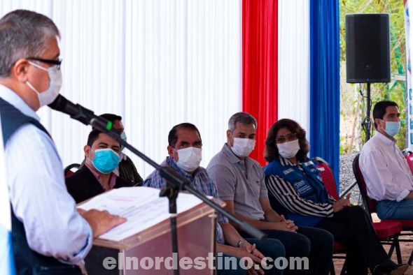 Con presencia del Presidente de la República Mario Abdo Benítez, el viceministro de Atención Integral a la Salud Dr. Víctor Hernán Martínez y la Representante interina de la OPS/OMS en Paraguay Dra. Haydee Padilla, fueron inauguradas las Plantas productoras de Oxígeno. (Foto: OPS).