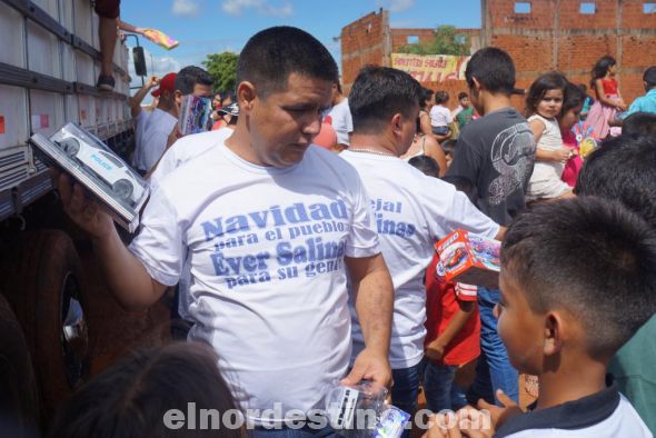 Concejal Éver Salinas, héroe de la clase trabajadora, reparte más de doce mil juguetes en la Navidad