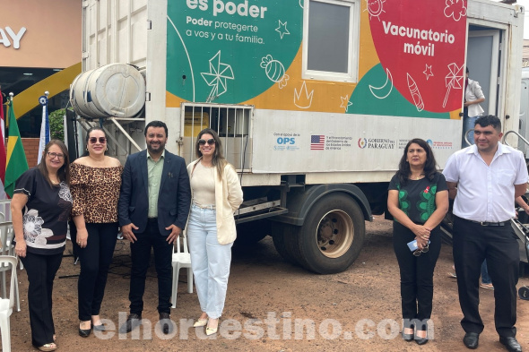 Mediante la “Campaña Acciones Conjuntas de Vacunación en Fronteras”, autoridades de Paraguay y Brasil trabajan juntas para proteger la salud de ambas comunidades fronterizas. Se realizarán visitas domiciliarias en barrios fronterizos y se establecerá un puesto fijo permanente en la línea. (Foto: Municipalidad de PJC).