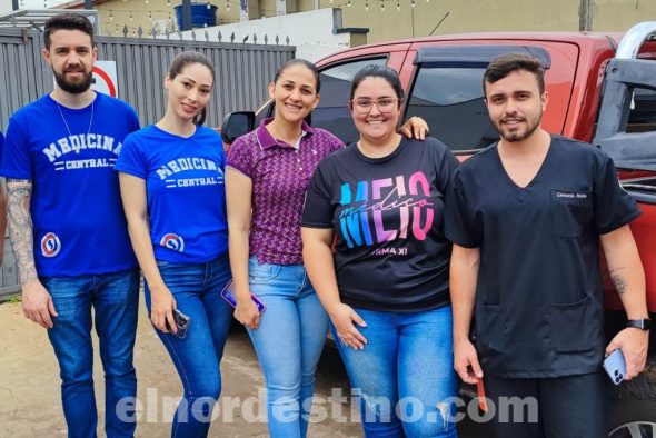 Estudiantes del noveno y decimo semestre de la Carrera de Medicina de UCP realizaron una donación de varios equipamientos e insumos al Hospital Regional de la ciudad de Mariscal Estigarribia en departamento de Boquerón, Chaco Paraguayo. (Foto: la Asesoría de Prensa de Universidad Central del Paraguay).