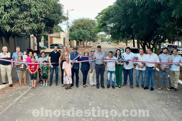 La pavimentación tipo empedrado fue ejecutada por la Municipalidad de Pedro Juan Caballero por medio del departamento de Obras y la empresa ganadora de la licitación, a cargo del ingeniero Hugo César Romero Fernández. (Foto: Municipalidad de Pedro Juan Caballero).