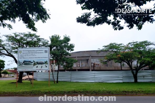 A pesar de la pandemia del Covid19 y las tormentas propias de la estación del año, continúan los trabajos de ampliación y reforma del Estadio Municipal de Pedro Juan Caballero. El contratista Aponte Latorre S.A. tiene el compromiso de entregar la obra terminada el 31 de Enero. (Foto: Diego Lozano para Ideas del Norte Consultora Publicitaria). 