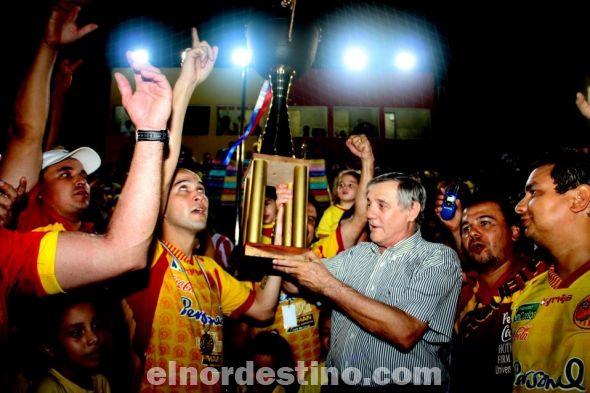 El equipo de la Federación Horqueteña se clasificó Campeón de la 43ª Edición del Torneo Nacional de Fútbol de Salón al derrotar anoche en intenso partido al representativo de Amambay por el marcador de 2 goles contra 0. (Foto: Red Deportiva).