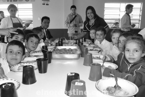 Pedro González sigue  inaugurando obras y entregando pupitres en Instituciones educativas de Amambay