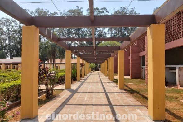 El Centro de Desarrollo Comunitario y Urbano “Pâi Tavyterâ” está ubicado en el populoso barrio General Genes de la capital de Amambay, siendo el acceso al mismo facilitado por la arteria principal que da nombre al sector de la ciudad completamente asfaltado. (Foto: Diego Lozano).
