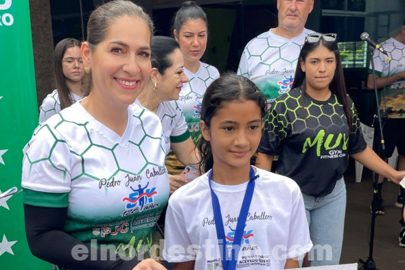 Primera Dama y concejal Carolina Yunis gran animadora de la actividad deportiva en homenaje a Pedro Juan Caballero 