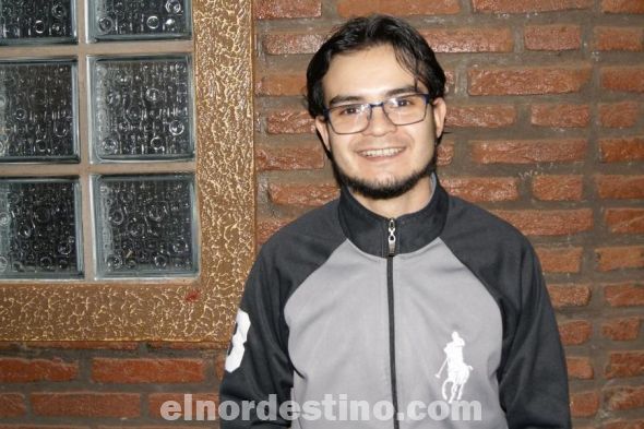 Joven representante del Movimiento Colorado Renovador Dignidad Amambayense Colorado expone sus ideas