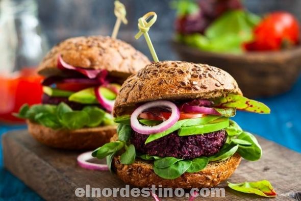 Las primeras cargas de hamburguesas vegetales sabor carne llegarán a Paraguay durante el próximo año