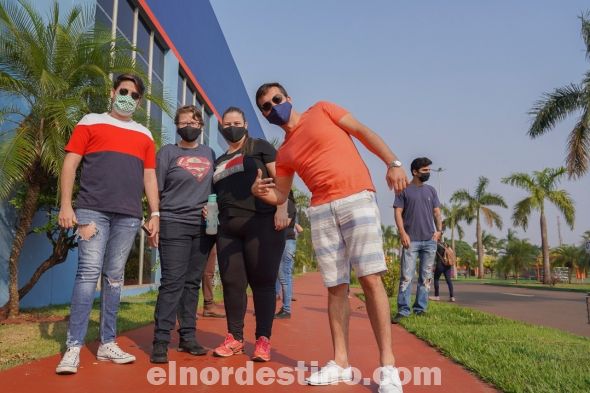 En el día de su reapertura se puede notar que muchos de los clientes se encontraban aguardando en la puerta principal para ingresar a la tienda; todos portaban tapabocas y realizaban el lavado de manos obligatorio en forma ordenada, respetando las disposiciones de la empresa. (Foto: Gacetilla de Shopping China).