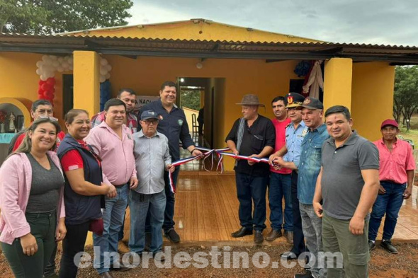 El  gobernador de Amambay abogado Juan Silvino Acosta Benítez  estuvo presente con integrantes de su administración departamental para beneficio de la comunidad de la Colonia Pirau. (Foto: Dirección de Comunicaciones de la Gobernación de Amambay).