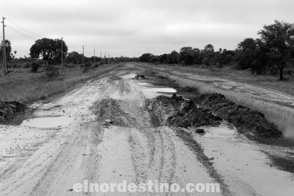 Desde un vehículo se puede apreciar el pésimo estado de la Ruta V General Bernardino Caballero. (Foto: Diario ABC Color).