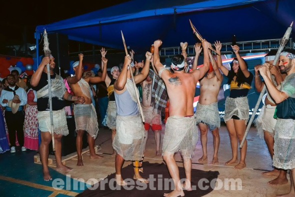 Este XI Festival de Guaraní tuvo la particularidad de fusionar las disciplinas de la cultura guaraní y la historia de la Medicina. Fue una gran fiesta que celebró la rica cultura paraguaya, con mucha danza, teatro y comidas típicas. (Foto: Asesoría de Prensa de Universidad Central del Paraguay).