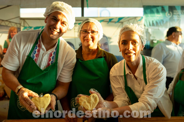 Entre los productos con mayor demanda se destacaron el queso Paraguay, carnes de cerdo, cabra, oveja, gallina y pato, así como la harina de maíz y choclo, huevos y otros productos típicos de la temporada. (Foto: Ministerio de Agricultura y Ganadería).