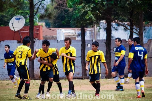 General Díaz logra el transitorio empate en tres por intermedio de un furibundo remate del volante central Édgar López desde fuera del área grande. Con este resultado la visita estaba clasificando para la final del Torneo de la LDA. (Foto: Diego Lozano).