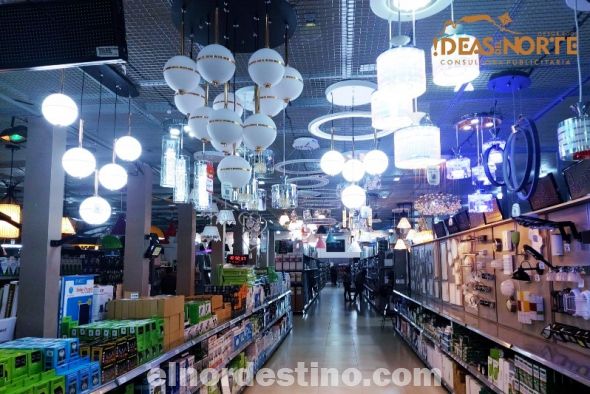 Planet Outlet seguirá siendo una muy buena elección a la hora de pasear y hacer compras. Con amplio estacionamiento, seguridad, y un enorme patio de comidas climatizado, locales y turistas eligen todo el año visitar el primer outlet de Paraguay. (Foto: Diego Lozano para Ideas del Norte Consultora Publicitaria).
