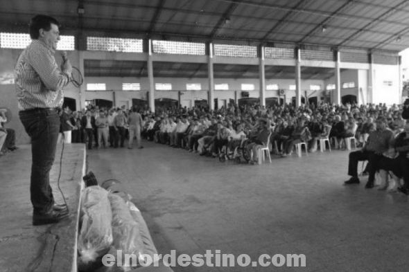 El presidente Horacio Cartes realizó una visita a Horqueta donde entregó títulos de viviendas construidas por la Senavitat