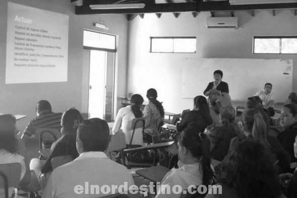 Profesionales de la salud reciben actualización en emergencia obstétrica en el hospital distrital de Horqueta