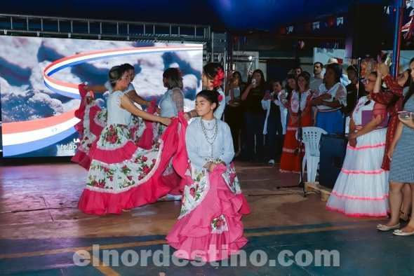 Este XI Festival de Guaraní tuvo la particularidad de fusionar las disciplinas de la cultura guaraní y la historia de la Medicina. Fue una gran fiesta que celebró la rica cultura paraguaya, con mucha danza, teatro y comidas típicas. (Foto: Asesoría de Prensa de Universidad Central del Paraguay).