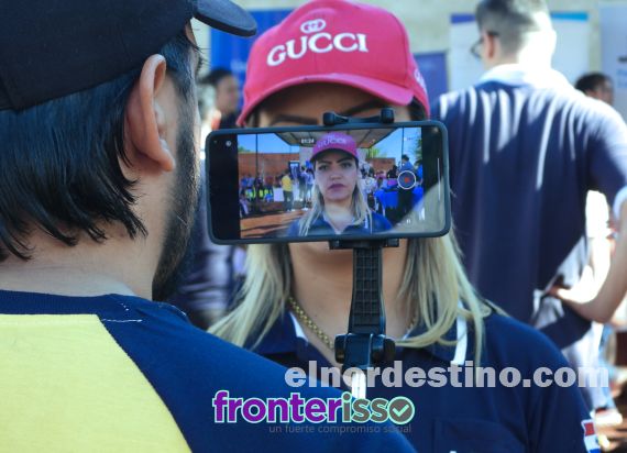 La directora del proyecto de la Junior Chamber International de Pedro Juan Caballero “Impacto Vital” abogada Rosana Riveiro concedió entrevistas a los comunicadores sociales presentes en la actividad.