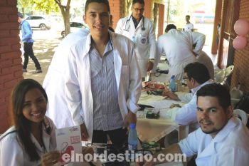Alumnos del cuarto año de la Carrera de Medicina de la Universidad Sudamericana interactuaron con los alumnos del C.R.E. Dr. Raúl Peña. (Foto: Diego Lozano).