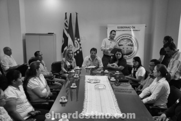 Gobernador de Amambay recibe apoyo de docentes, alumnos y padres de familia que avalan su gestión