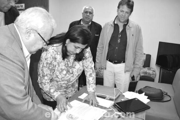 Senadora Esperanza Martínez visitó instalaciones de futuro hospital de barrio Obrero de Pedro Juan Caballero