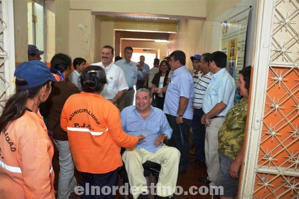 El Gobernador de Amambay, el Intendente Municipal de Pedro Juan Caballero y el médico Juan Carlos Alvarenga visitan la sede de la Municipalidad pedrojuanina para invitar a los funcionarios a asistir a los diversos actos que el Partido organizó celebrando el 121 Aniversario del Partido Liberal. (Foto: Lázaro González). 