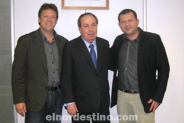 El gobernador electo de Amambay Pedro González junto al secretario de gobierno de Minas Gerais Danilo de Castro y el empresario Anderson Rodriguez. (Foto: Gentileza).
