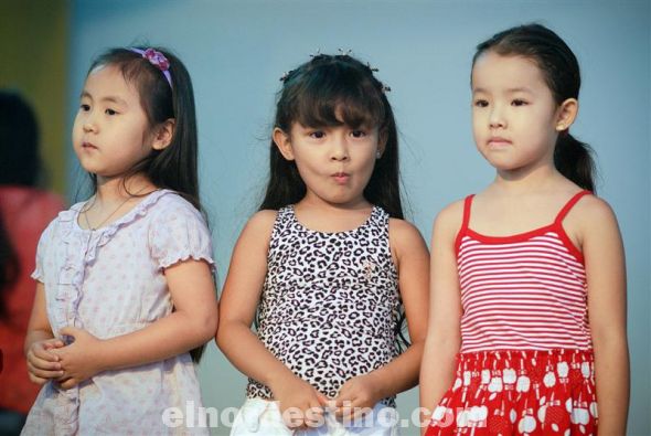 En esta nueva edición se destacó la participación de muchos niños, que cantaron y representaron coreografías. La Escuela Japonesa del Amambay se hizo presente con la colaboración y el aporte artístico de sus profesoras y alumnos. (Foto: Diego Lozano).