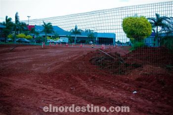 El nuevo acceso al complejo comercial Shopping China está ubicado entre las dos entradas/salidas actuales. Las tareas para habilitarlo están avanzadas. (Foto: Diego Lozano).