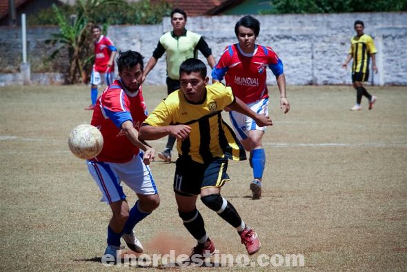 Un sorpresivo zapatazo desde 30 metros del diminuto y habilidoso Elio Carlos Díaz le daría a General Díaz el empate a sólo 5 minutos del final de laprimera mitad. (Foto: Diego Lozano).