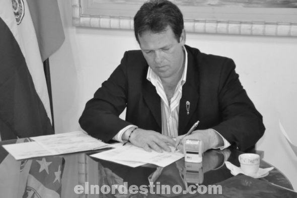 Gobernador de Amambay entregó subsidios por becas universitarias a directores de diversas instituciones pedrojuaninas