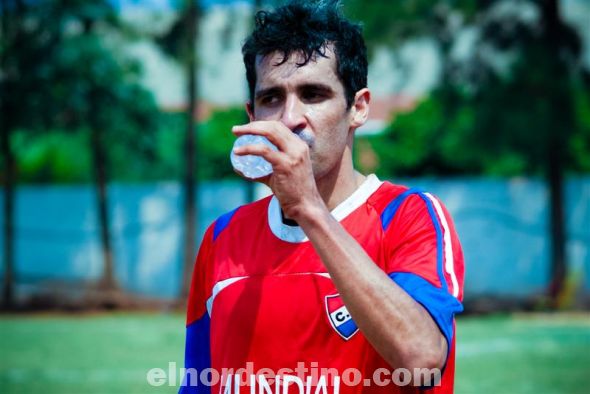 El interminable Celso Junior Penzo tiene una gran oportunidad de escribir otra página de gloria a su frondoso historial como campeón. “Juninho” será la carta de triunfo frente al campeón Independiente, obligado a ganar. (Foto: Diego Lozano).