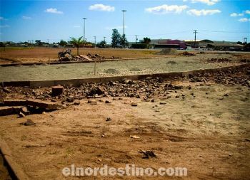 Al mismo tiempo que se realizan las construcciones, se vienen abriendo nuevos accesos desde la ruta brasilera BR463 hacia la calle internacional en Paraguay (que pasa frente a Shopping China). 
