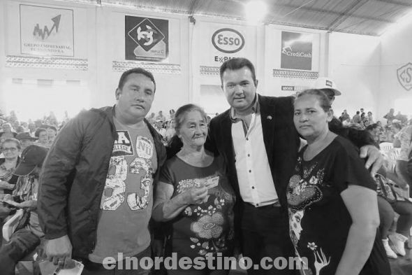 Banco Nacional de Fomento entregó 742 tarjetas de débito para adultos mayores en Pedro Juan Caballero