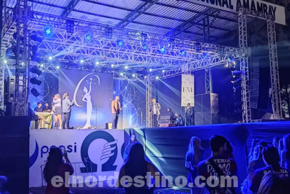 La primera edición del Festival Universitario “Canta Frontera” organizado por la Facultad de Medicina de la Universidad Central del Paraguay tuvo como vencedor al solista Arnaldo Ricardo. (Foto: Panorama Fronterizo).