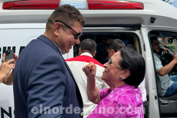 La actividad principal fue la entrega de diez ambulancias destinadas a mejorar la atención de emergencias en los seis distritos que componen Amambay: Pedro Juan Caballero, Bella Vista Norte, Capitán Bado, Zanja Pytã, Karapaí y Cerro Corá. (Foto: Dirección de Comunicaciones de la Gobernación de Amambay).