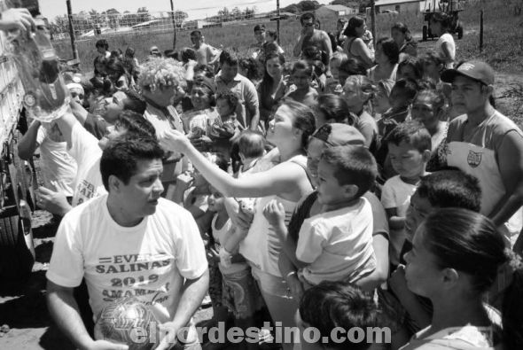 El concejal municipal Éver Salinas cumplió por octavo año consecutivo con los más pequeños esta Navidad