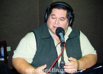 El conductor Francisco “Kiko” Servián realizó una excelente función moderando la participación de los invitados. La Nueva 570 AM Radio Amambay ofreció una muy buena producción. (Foto: Semanario Extra).