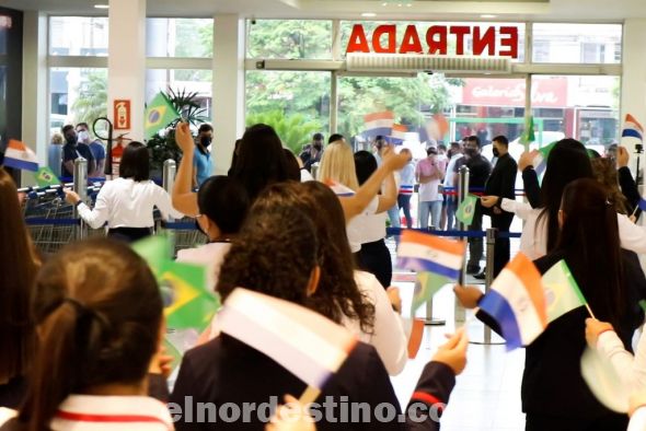 Shopping China abre sus puertas después de siete meses, apostando por la ciudad de Salto del Guairá, que sin lugar a dudas tiene mucho que ofrecer al turismo comercial, que actualmente es el único recurso económico con que cuenta esta comunidad. (Foto: Fanpage de Facebook de Shopping China).