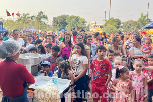 Intendente Acevedo participa en festejo del Día del Niño realizado en la explanada del Palacete Municipal de Pedro Juan Caballero