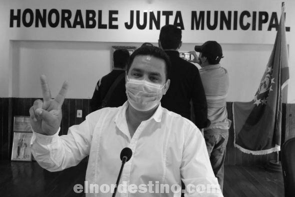 Durante el transcurso de la sesión ordinaria de este lunes, el presidente de la Junta Municipal de Pedro Juan Caballero concejal Ever Ramón Salinas Cueto dio a conocer la destinó al abogado Antonio Brizuela como asesor ad honórem de la Presidencia del cuerpo legislativo comunal. (Foto: Diego Lozano).