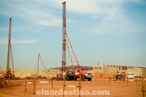 La construcción de Shopping Planet progresa vertiginosamente. Gracias al uso de bloques pre moldeados, la nueva megatienda que competirá con Shopping China está en un avanzado estado. Se calcula que en seis meses ya estará todo terminado. (Foto: Semanario Extra).
