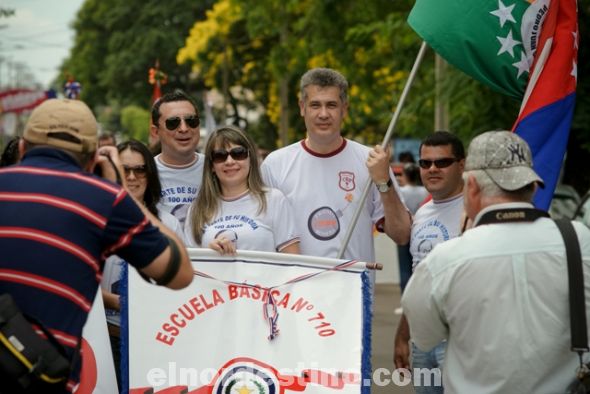 Emotivo desfile en Pedro Juan Caballero recordando “los mejores días de las vidas” de los que participaron