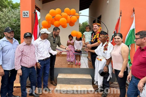 Estas acciones demuestran el compromiso de la administración departamental de Juancho Acosta para trabajar en conjunto con la comunidad, con el objetivo de construir un futuro mejor y brindar apoyo integral a quienes más lo necesitan. (Foto: Dirección de Comunicaciones de la Gobernación de Amambay).